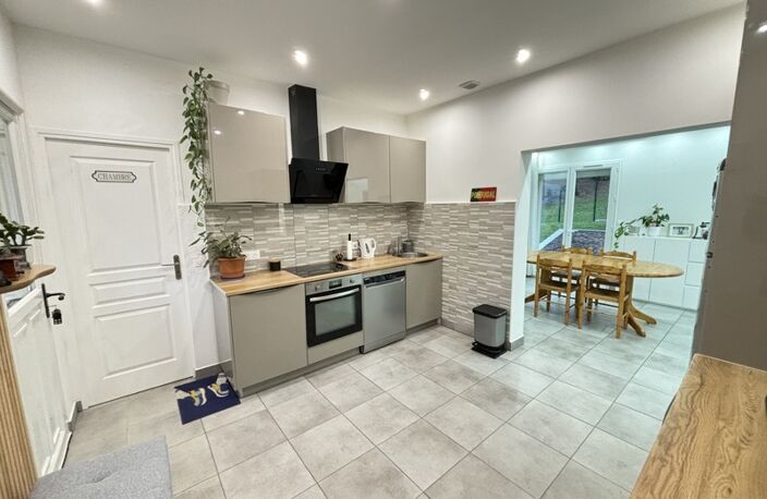 MAISON ENTIEREMENT RENOVEE GARE A PIED — photo 2