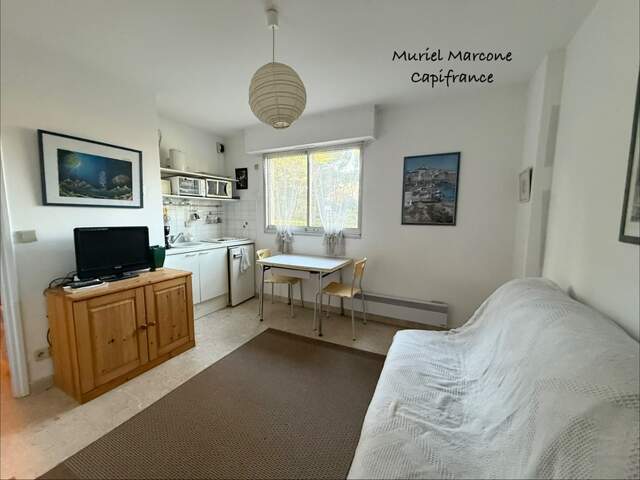 Appartement Studio à vendre 19 m2  SANARY SUR MER (83) — photo du bien