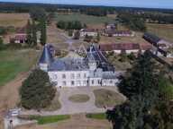 Exceptionnel château XV-XVI et XIXe avec son hameau et ses 108 hectares avec possibilité d’acheter 200ha attenants supplémentaires — photo 2