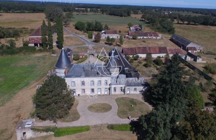 Exceptionnel château XV-XVI et XIXe avec son hameau et ses 108 hectares avec possibilité d’acheter 200ha attenants supplémentaires — photo 2