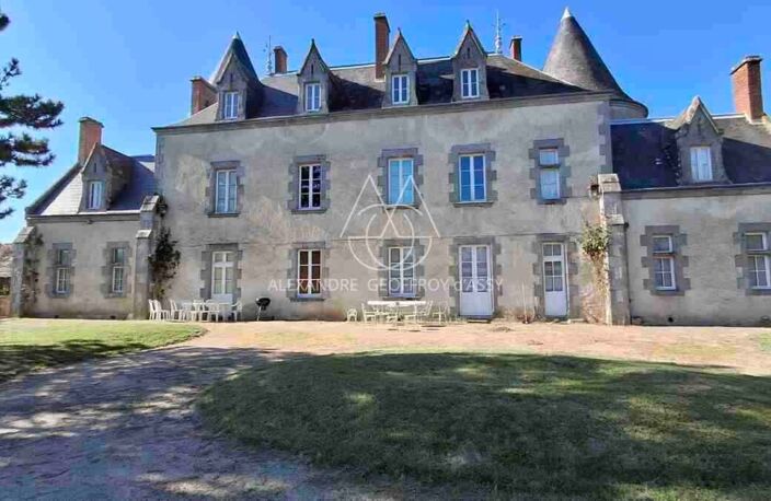 Exceptionnel château XV-XVI et XIXe avec son hameau et ses 108 hectares avec possibilité d’acheter 200ha attenants supplémentaires — photo 3
