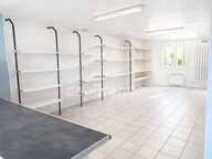**BESANÇON – LOCAL PROFESSIONNEL 62 m² – 3 PARKINGS PRIVATIFS – EXCELLENTE VISIBILITÉ – RUE TRÈS PASSANTE** — photo 2