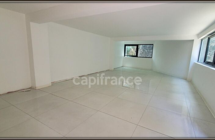 Local professionnel de 50m² - Fort de France Dillon Stade — photo 5