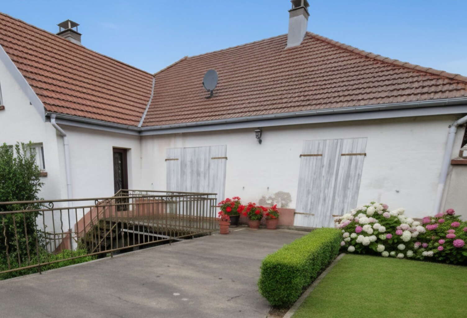 Immeuble à vendre proche SCHIRMECK - IMMEUBLE de 3 APPARTEMENTS T3 + 2 GARAGES — photo 1