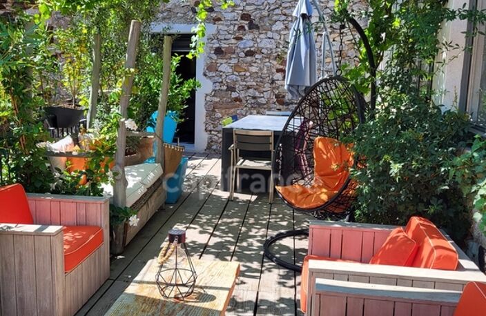 POUZILHAC (30) Maison de village à vendre 9 pièces avec petite piscine, jardin — photo 2