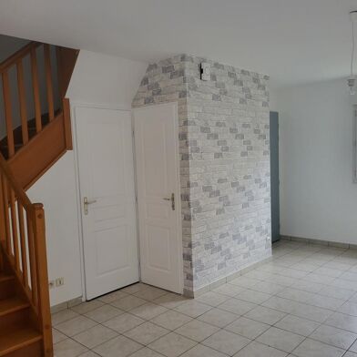 Appartement 3 pièces 832 €