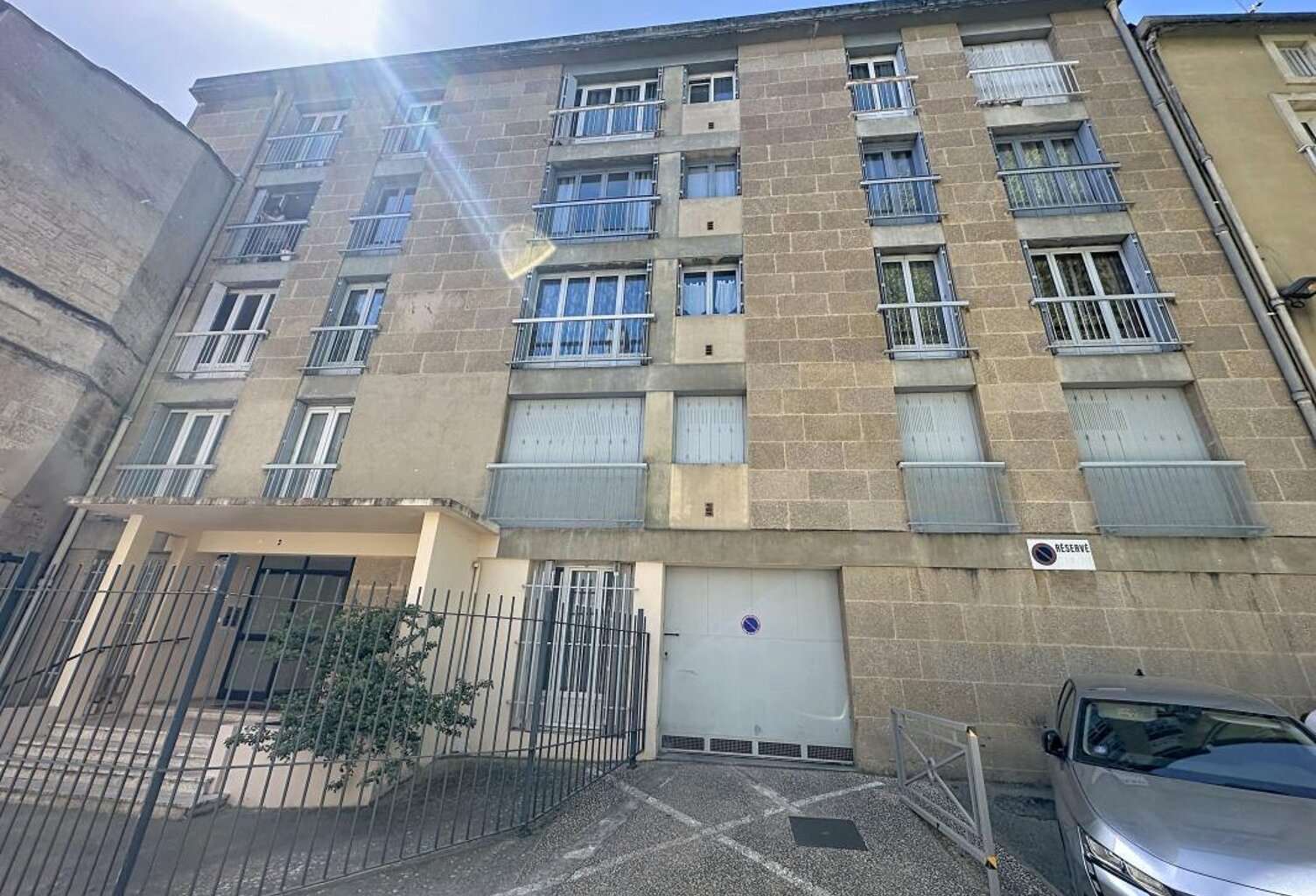 Appartement À Vendre Avignon Intra-Muros, 58 m², 3 étage, ascenseur, cave et parking intérieur — photo 1