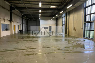 Local industriel  7700 €