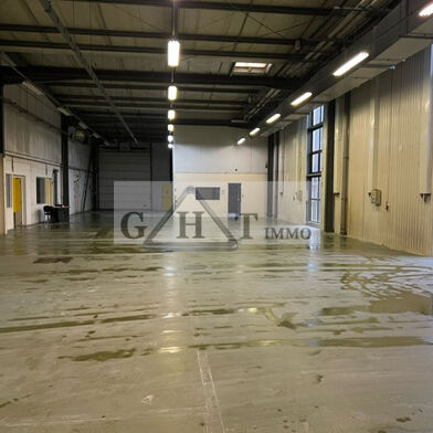 Local industriel  7700 €