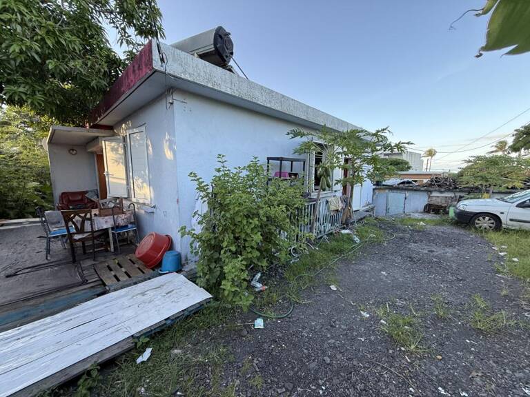 Maison à rénover 90 m2 centre ville Sainte-Suzanne — photo 1
