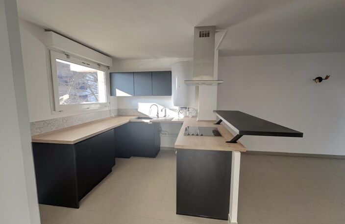 NÎMES investissement locatif Appartement T3 capouchiné et garage — photo 2