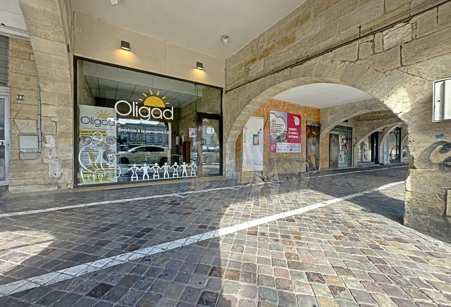 Local professionnel - 127m2 + combles + cave - vendu libre - — photo 1