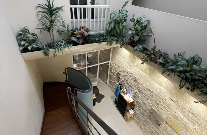 Local professionnel - 127m2 + combles + cave - vendu libre - — photo 3