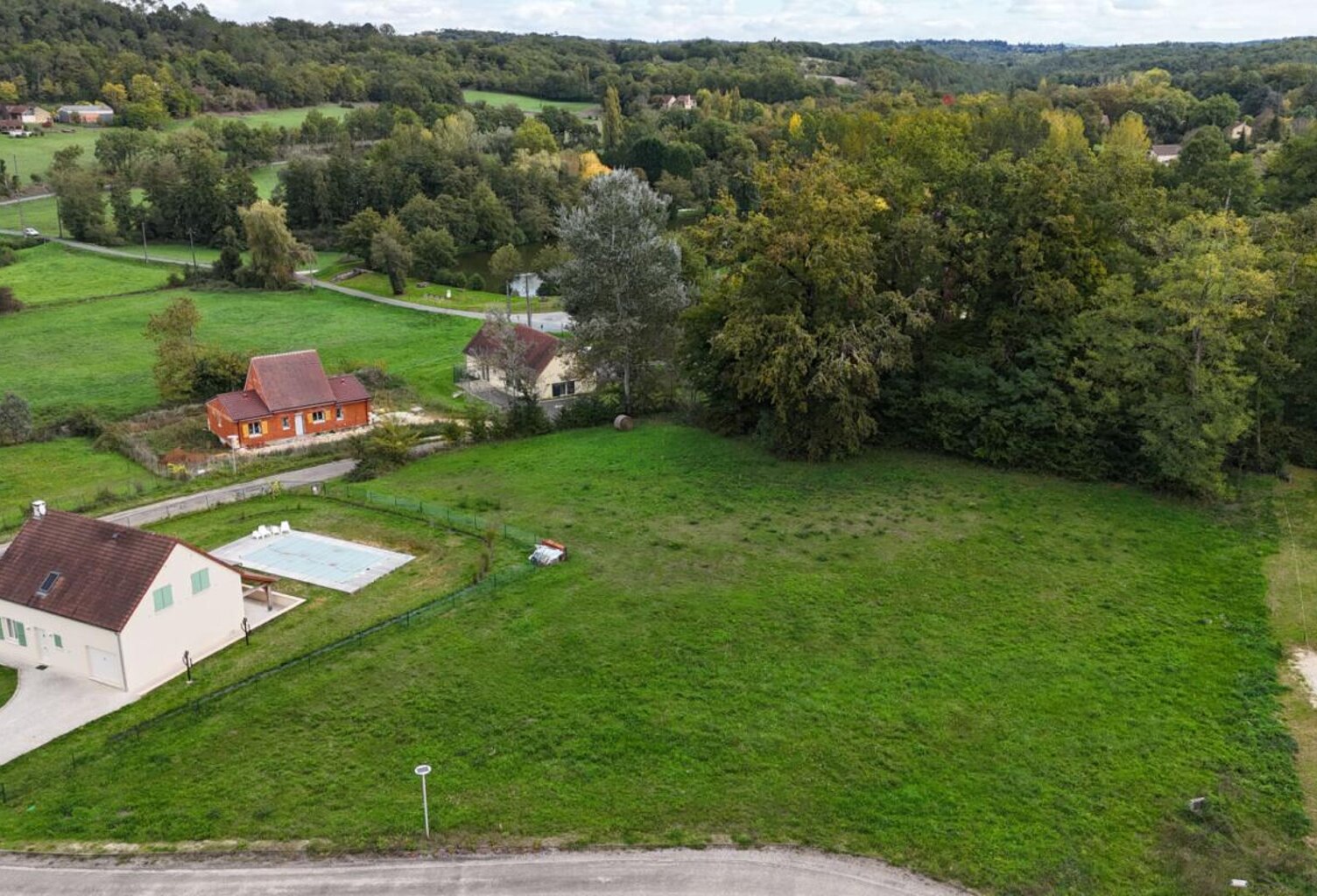 Terrain constructible de 1247 m2 — photo 1