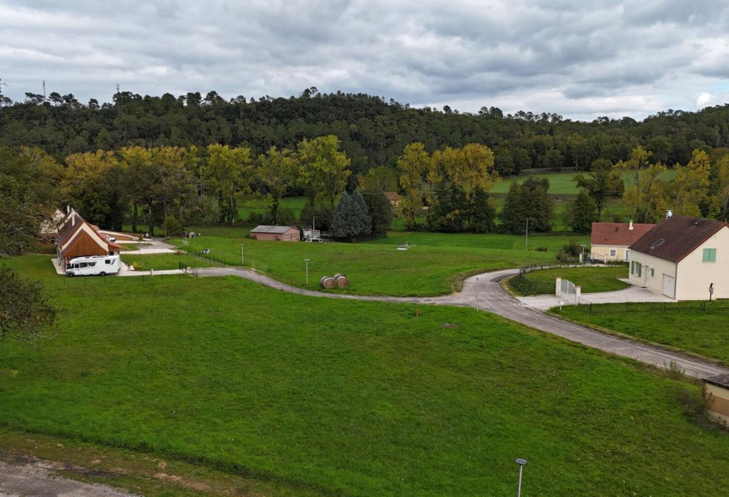 Terrain constructible de 1712 m2 — photo 1