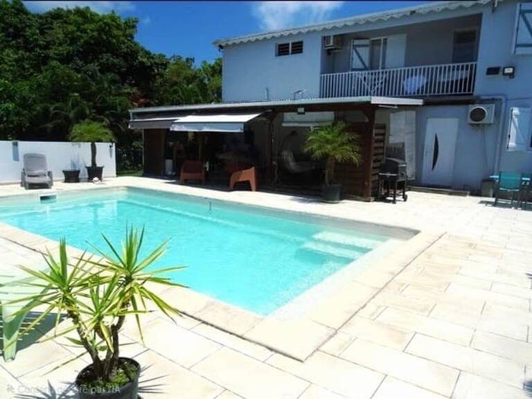 Maison quasi autonome ideale famille + appartement sur St François 779000 euros — photo 1
