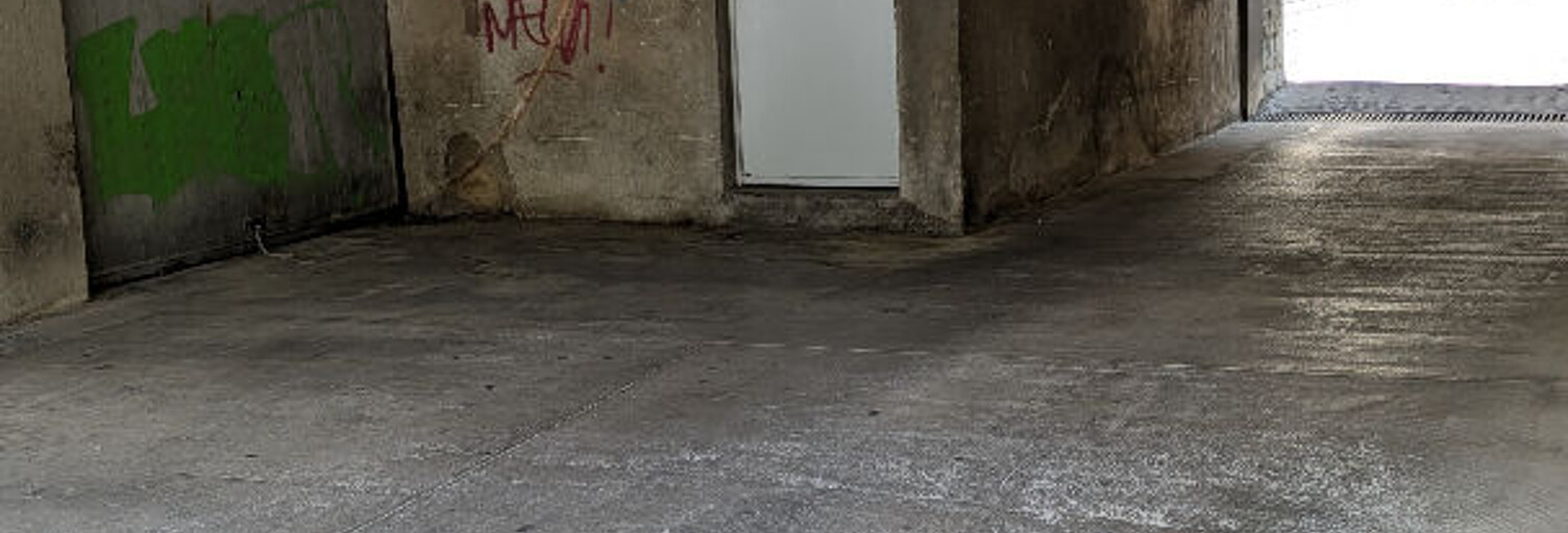 Garage  10 m² à louer à Marseille 5 (13005)