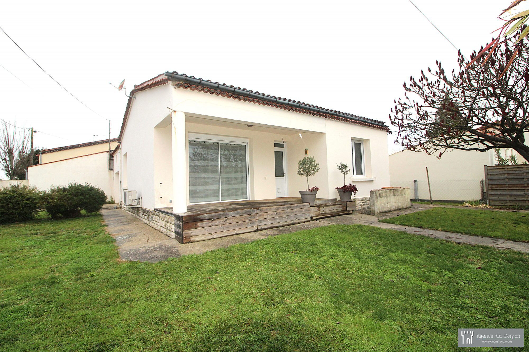 Villa / Maison  T4 à louer Saintes 17100