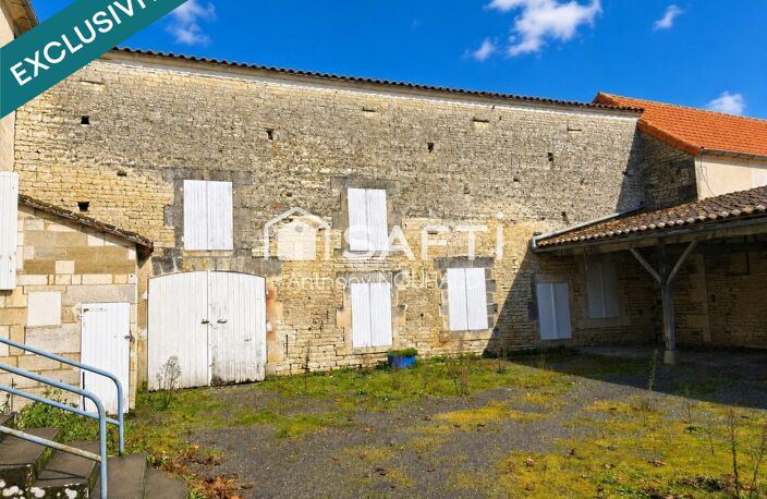 Maison Charentaise de centre bourg à fort potentiel — photo 2