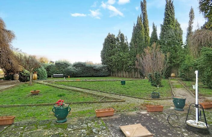 Belle propriétée à rénover avec dépendances sur terrain constructible de 2970m² — photo 2