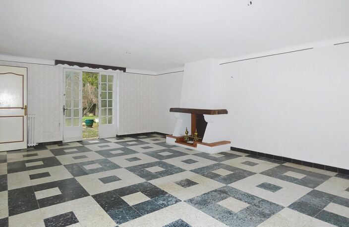 Belle propriétée à rénover avec dépendances sur terrain constructible de 2970m² — photo 4
