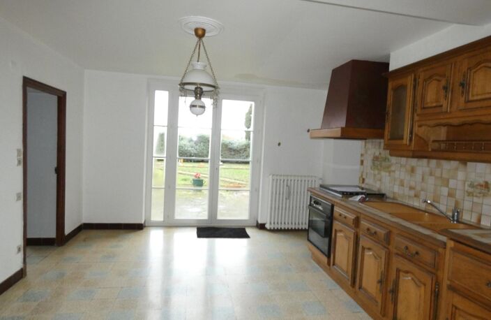 Belle propriétée à rénover avec dépendances sur terrain constructible de 2970m² — photo 5