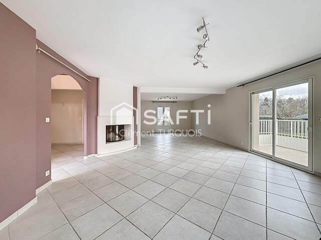 Maison 6 chambres de 2007 avec sous sol — photo du bien