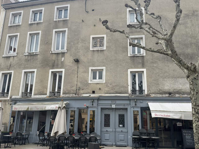 Immeuble de 245 M2 comprenant 4 T2 et 1 T4 — photo du bien