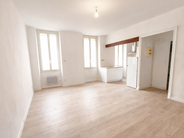 REMISE A LA VENTE   Studio   32m2   Marseille 4e    Blancard — photo du bien