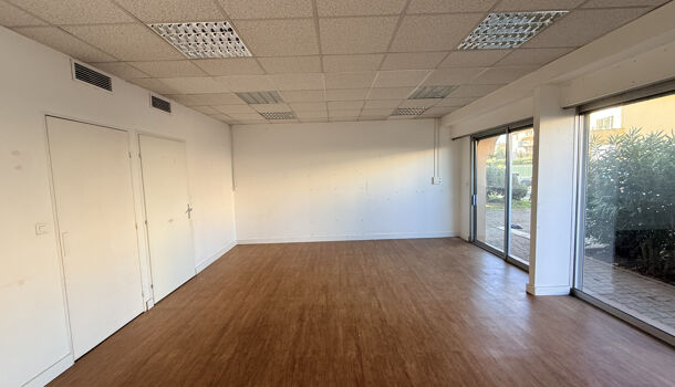 Local commercial 3 pièces  à vendre Fréjus 83600