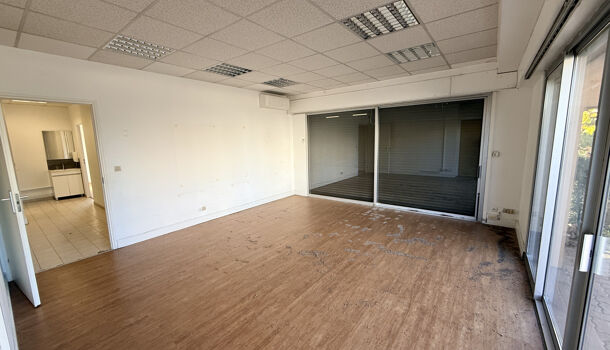 Local commercial 3 pièces  à vendre Fréjus 83600