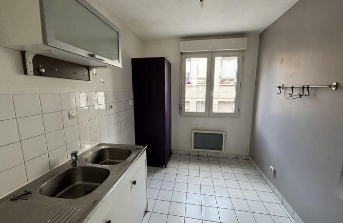 F3 - HYPER CENTRE - CHAVANELLE AVEC GARAGE ET CAVE — photo 3