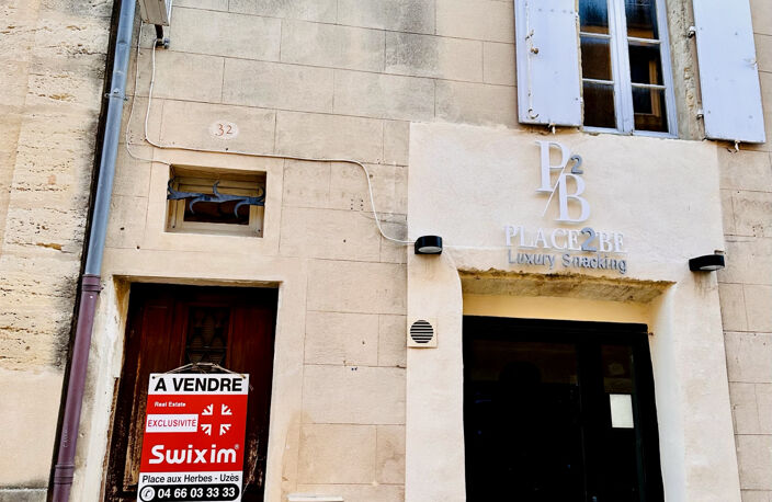 'Exclusivité Swixim' Centre ville d'Uzès, local commercial avec une petite terrasse et une belle cave voutée — photo 2