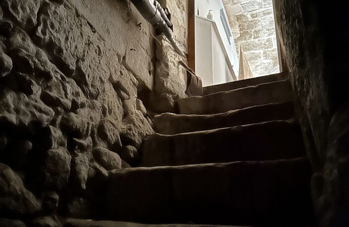 'Exclusivité Swixim' Centre ville d'Uzès, local commercial avec une petite terrasse et une belle cave voutée — photo 4