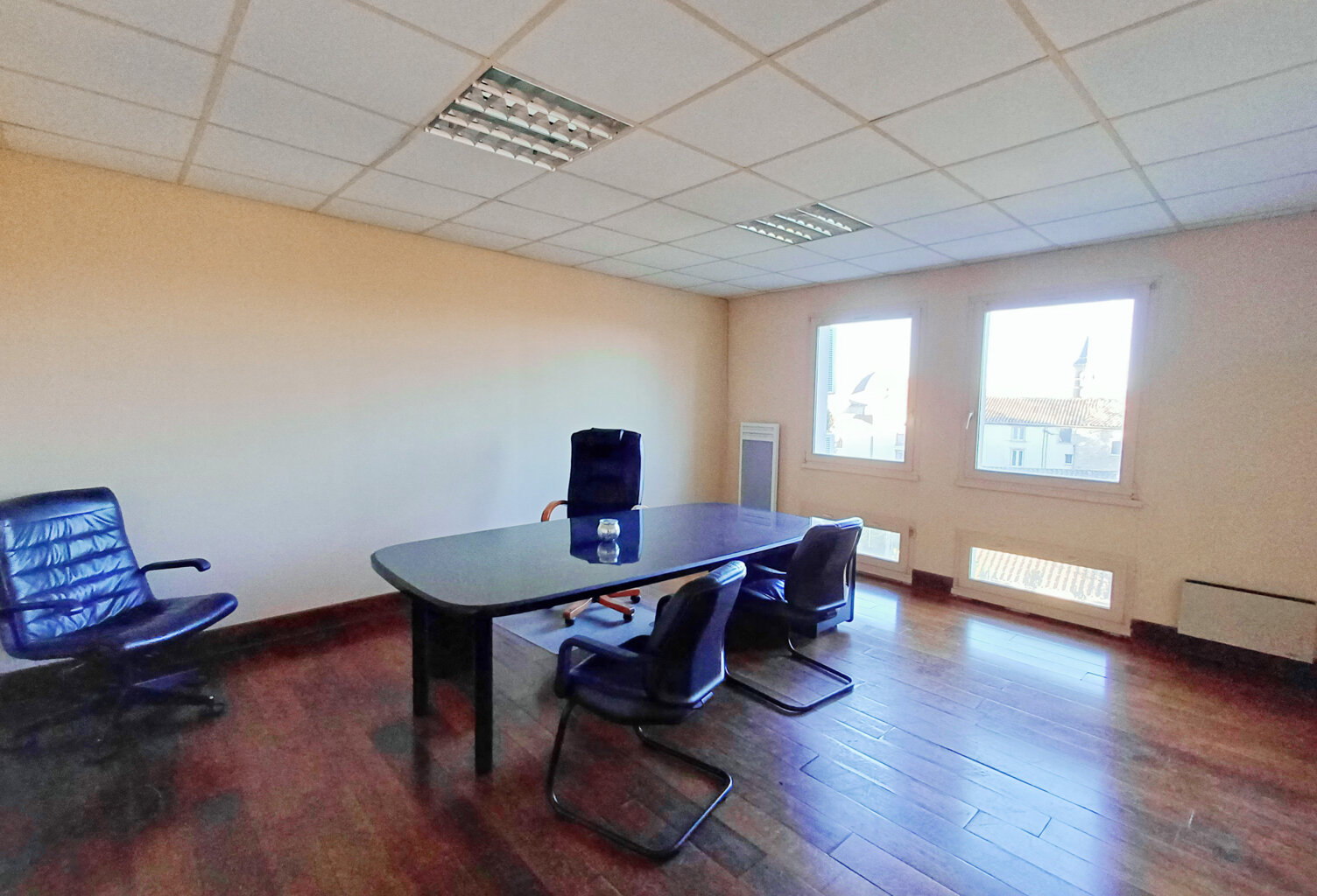AUBENAS CENTRE - LOCAL PROFESSIONNEL 145m2 — photo 1