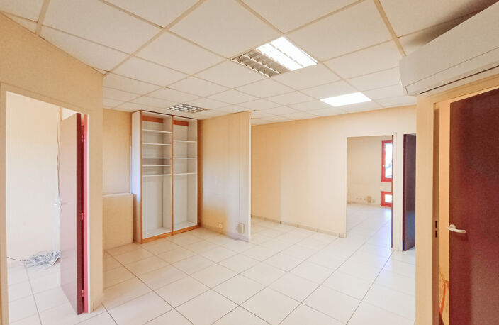 AUBENAS CENTRE - LOCAL PROFESSIONNEL 145m2 — photo 4