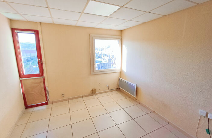 AUBENAS CENTRE - LOCAL PROFESSIONNEL 145m2 — photo 5
