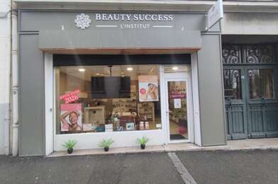 Commerce 10 pièces 178200 €