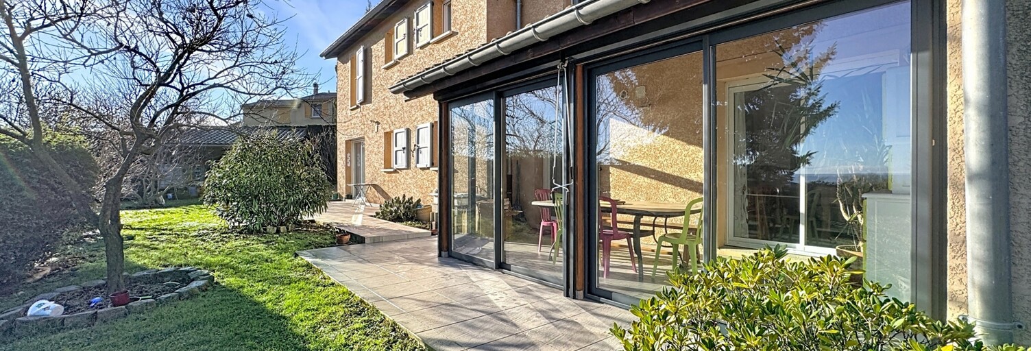 Maison 10 Pièces 200 m² à vendre à Chuyer (42410)