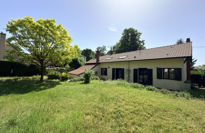 MAISON ANCIENNE AVEC JARDIN — photo 2