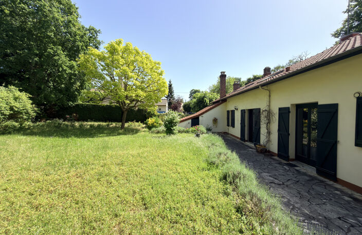 MAISON ANCIENNE AVEC JARDIN — photo 3