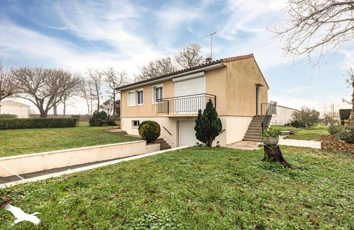 Vente maison 4 pièces 95 m² Saint-Just-Luzac (17320) — photo 2
