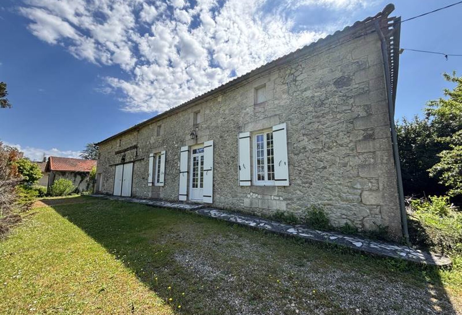Maison en pierre de 3 pièces principales — photo 1