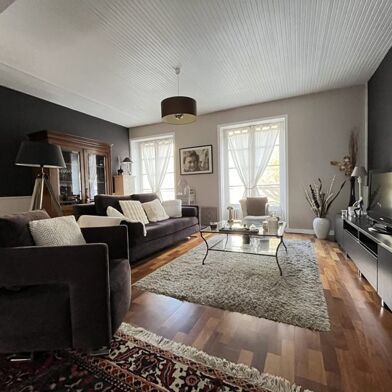 Appartement 5 pièces 275600 €