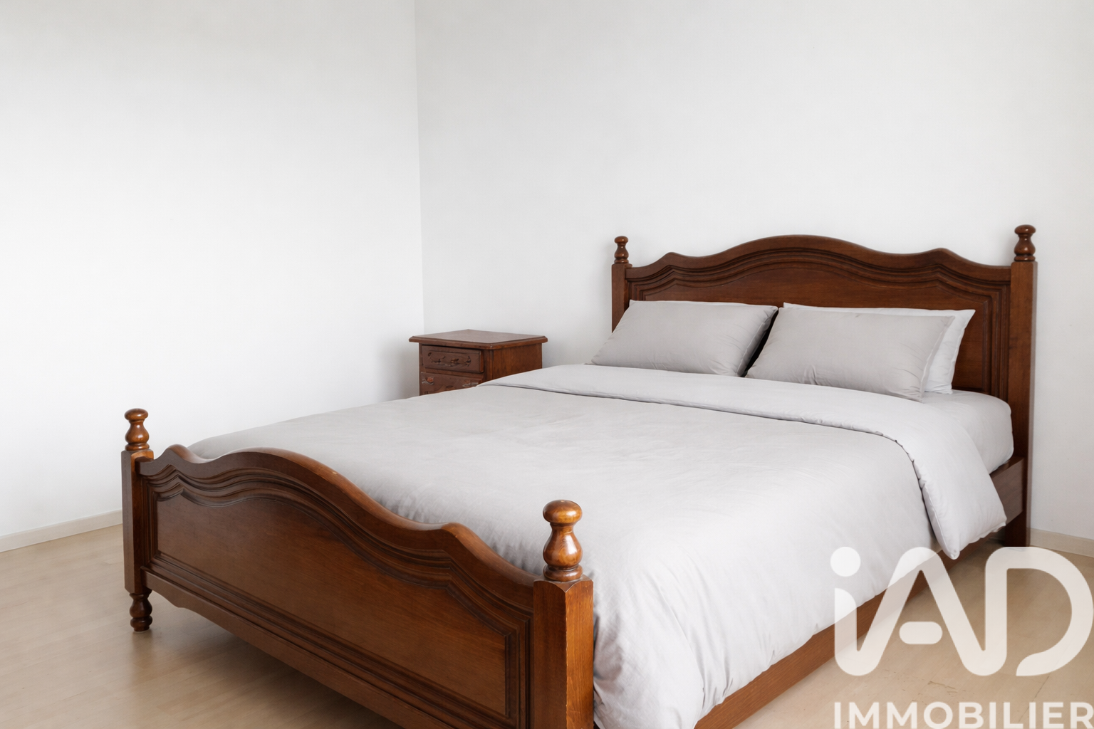 St-Quentin-De-Chalais - 160m² - 8p. - 5ch.