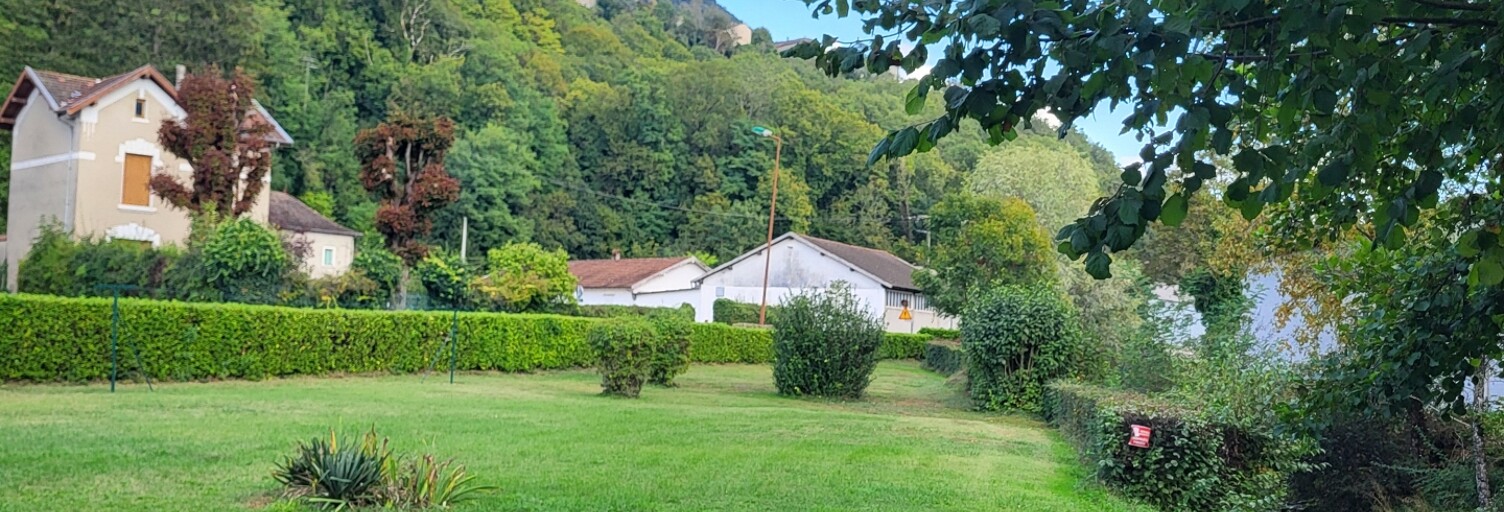 Terrain  970 m² à vendre à Montagnieu (01470)