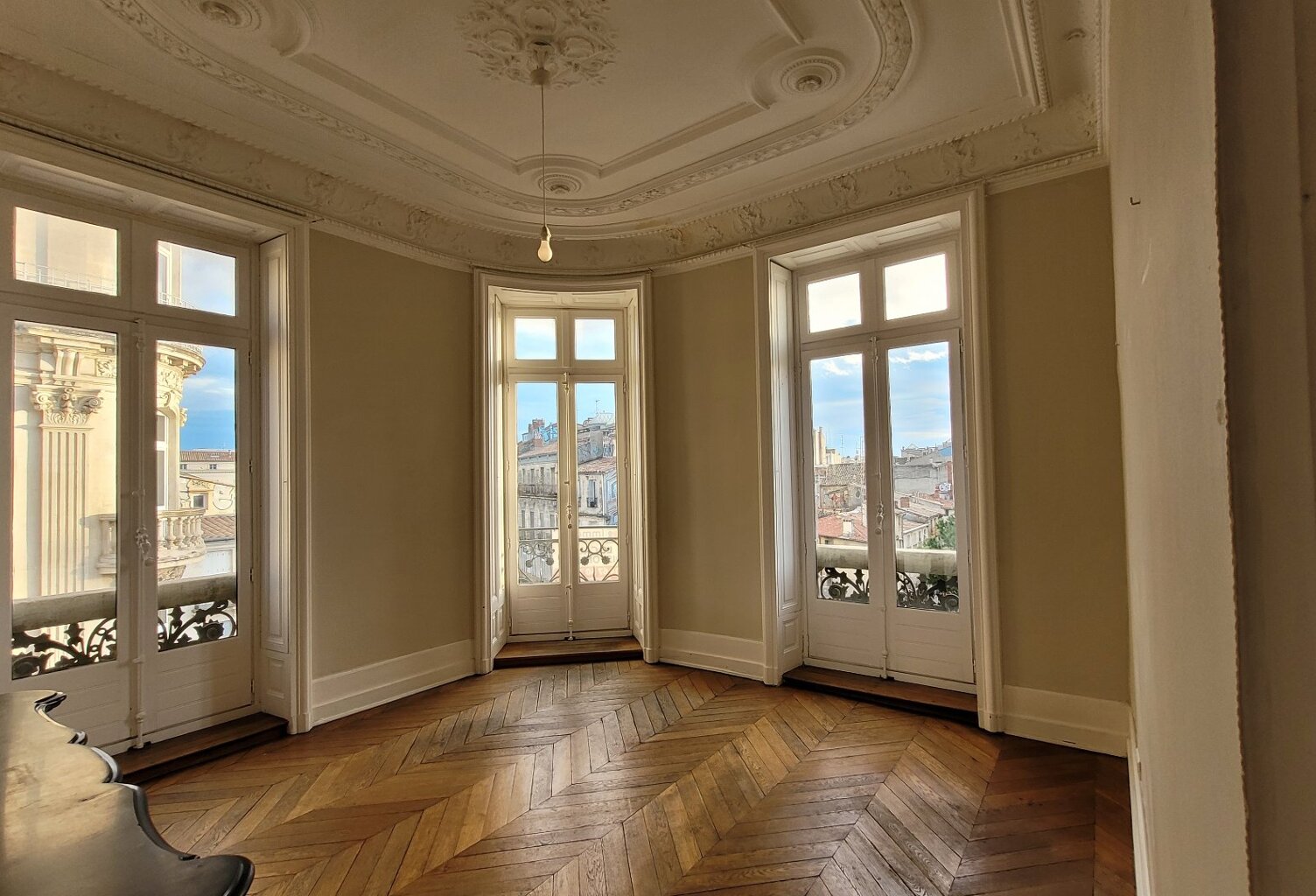 Bureau — photo 1