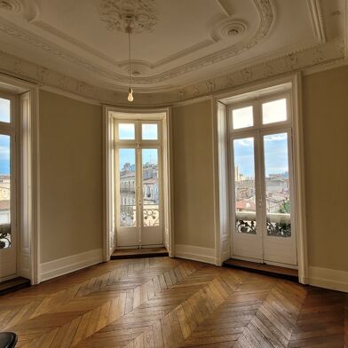 Bureau 7 pièces 1800 €