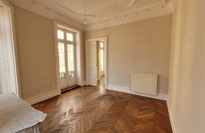 Bureau — photo 2