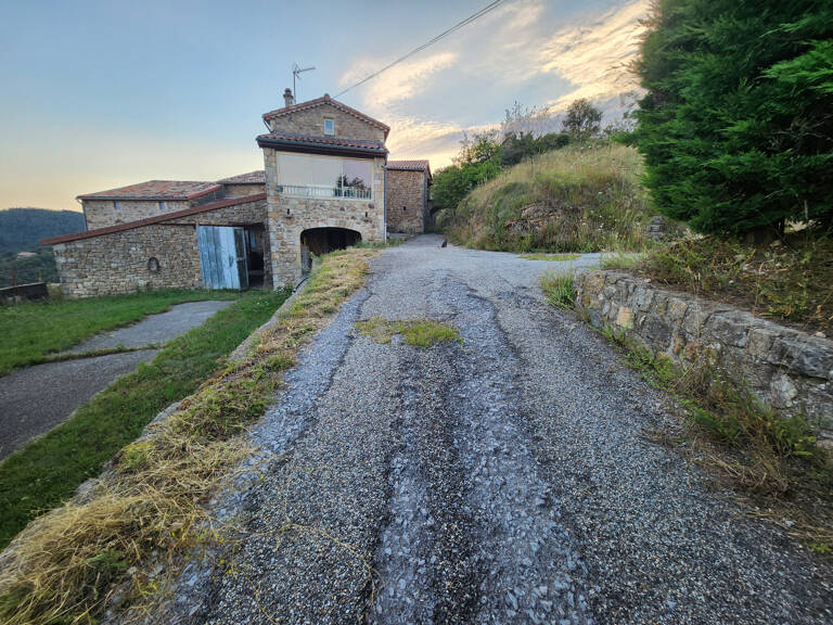 Maison dominante à 500m - vue panoramique sur la montagne - — photo 1